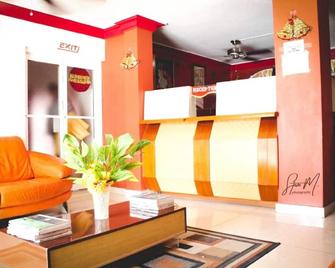 Seven Stars Hotel - Port Au Prince - Front desk
