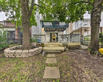 Quiet Lake Conroe Townhome w/ Water-View Deck - Willis