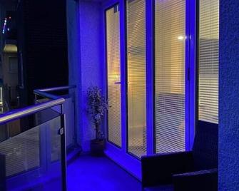 Luxury Apartment Located Adjacent To Bexhill Seafront Promanade - Bexhill-on-Sea - Balcony