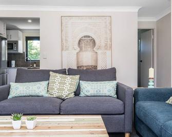 Byron Bay Accom Unit 3 5-9 Somerset Street - Summer Central - Byron Bay - Salon