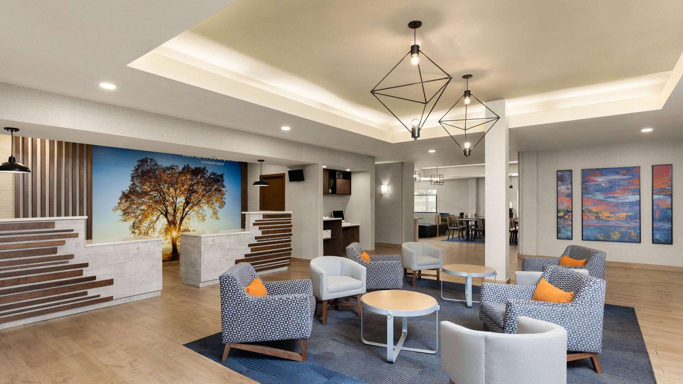 La Quinta Inn & Suites by Wyndham Santa Clarita - Valencia