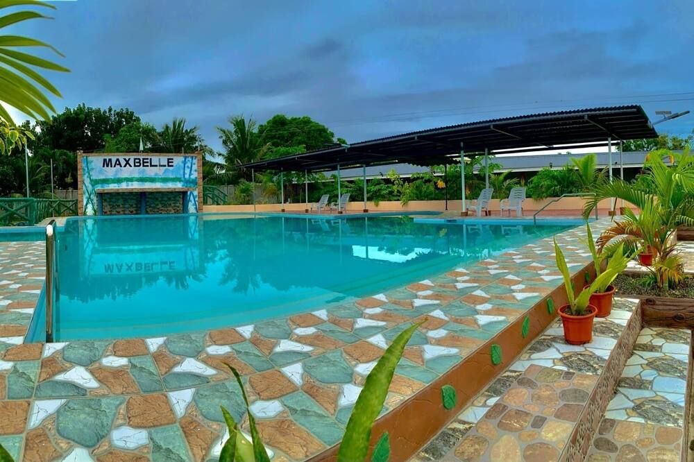 Maxbelle Mountain Resort - Daanbantayan - Pool
