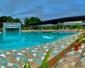 Maxbelle Mountain Resort - Daanbantayan - Pool