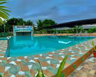 Maxbelle Mountain Resort - Daanbantayan - Pool