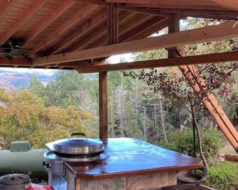 The Hobbit House: Avenue of The Giants Adventure! - Garberville - Balkón
