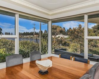 Rossleague House - Port Fairy - Dining room