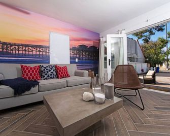 Toes in the sand - 1/2 Block to the Beach - San Diego - Living room