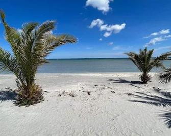 Charming Farmhouse Retreat - By Traum Ferienwohnungen - Frederikshavn - Beach