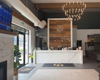 Colonial Hotel & Suites - Grand Bend