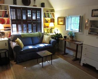 Romantic Gothic Cottage - In Our Little English Village - New Hope - Living room
