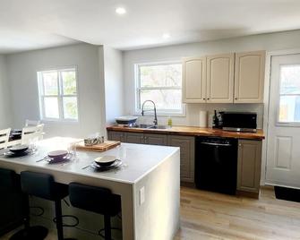 Maison Marius in the heart of Bathurst - Bathurst - Cuisine