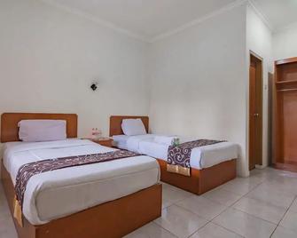Hotel Puspa Sari - Ciater - Bedroom