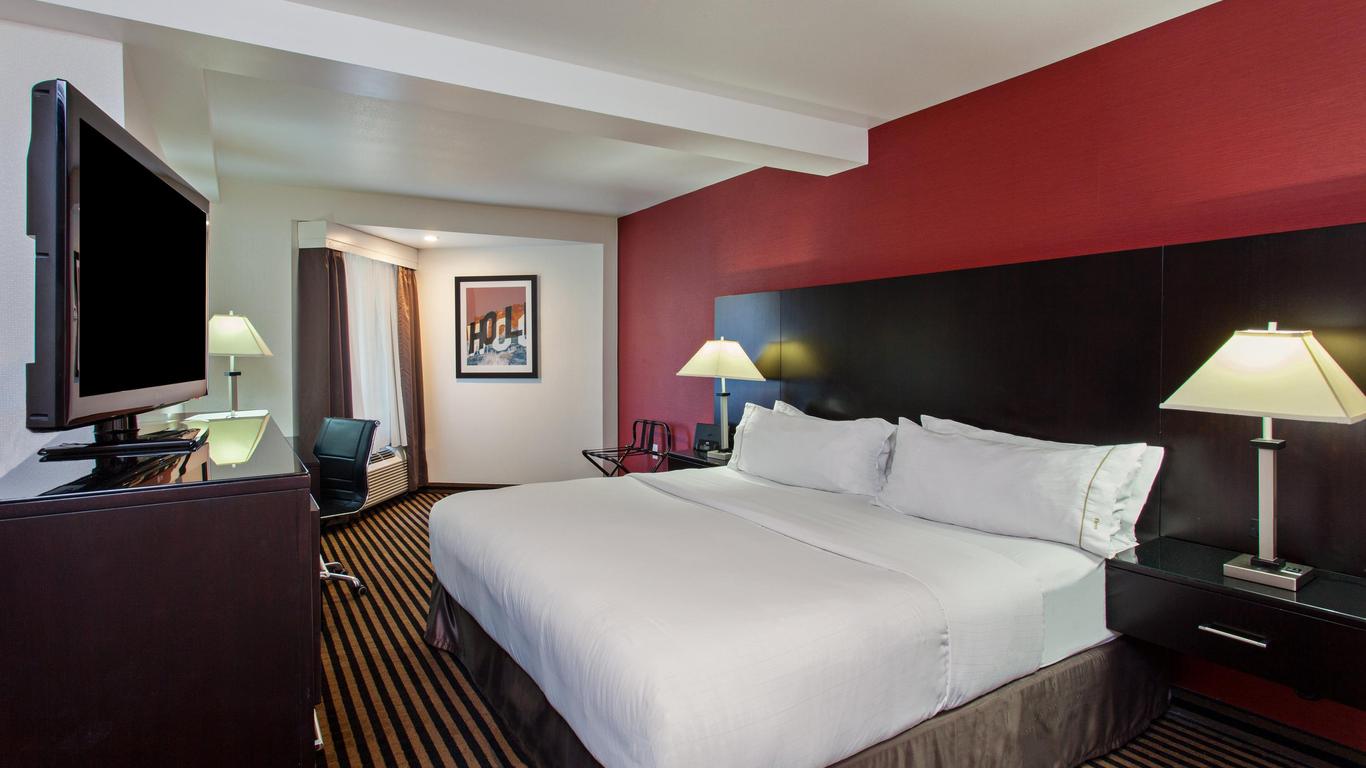 Holiday Inn Express & Suites Hollywood Walk Of Fame By IHG