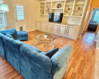 3-bedroom house in perfect Pearland with cool AC breeze - Pearland - Olohuone