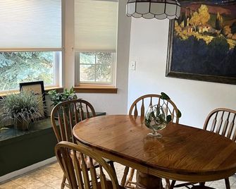Spacious home nestled between orchards and winery - Paonia - Comedor