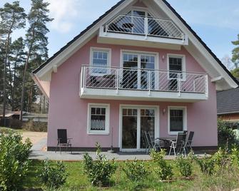 Ferienhaus Müritzzauber / 1 Zimmer Dachgeschoss-Appartement - Röbel/Müritz - Gebäude