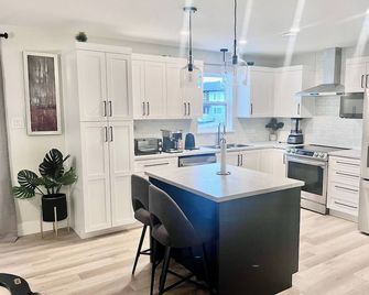 Airport Urban Oasis 4br Family Retreat Home - Dieppe - Keuken