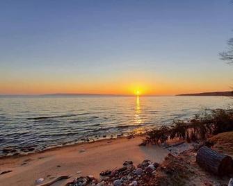 Sault Ste Marie, Brimley - Upper peninsula- Great Lake Waterfront Home - Brimley - Beach