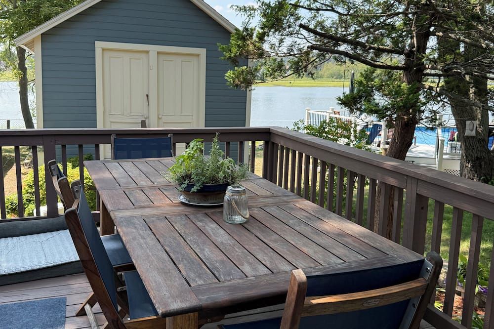 Serene 3-bedroom house on the river close to Boston and Salem