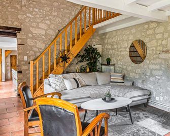 Cozy home in Beauville with lake view - Beauville - Sala de estar