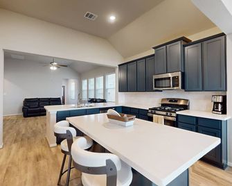 The Berry Getaway - Humble - Kitchen