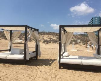 Bungalow Close To Beach, Bars/Restaurants.-Communal Pool &garden.Wifi;aircon; - Guardamar del Segura