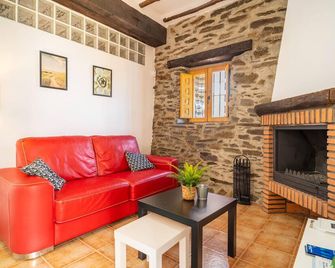 Rural House Adra near Beaches & Views - La Rábita - Sala de estar