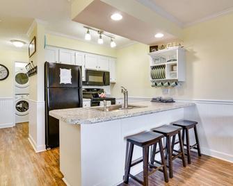 Branson Condo with Views - Near Silver Dollar City! - Reeds Spring - Cocina