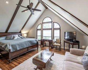 Million Dollar Views! 4bdrm 3bath Cottage on 3 Mile Lake-Hot Tub! Rooftop Deck! - Windermere - Bedroom