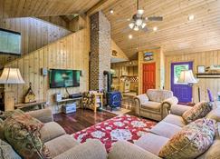 Nantahala Cabins - Bryson City - Living room
