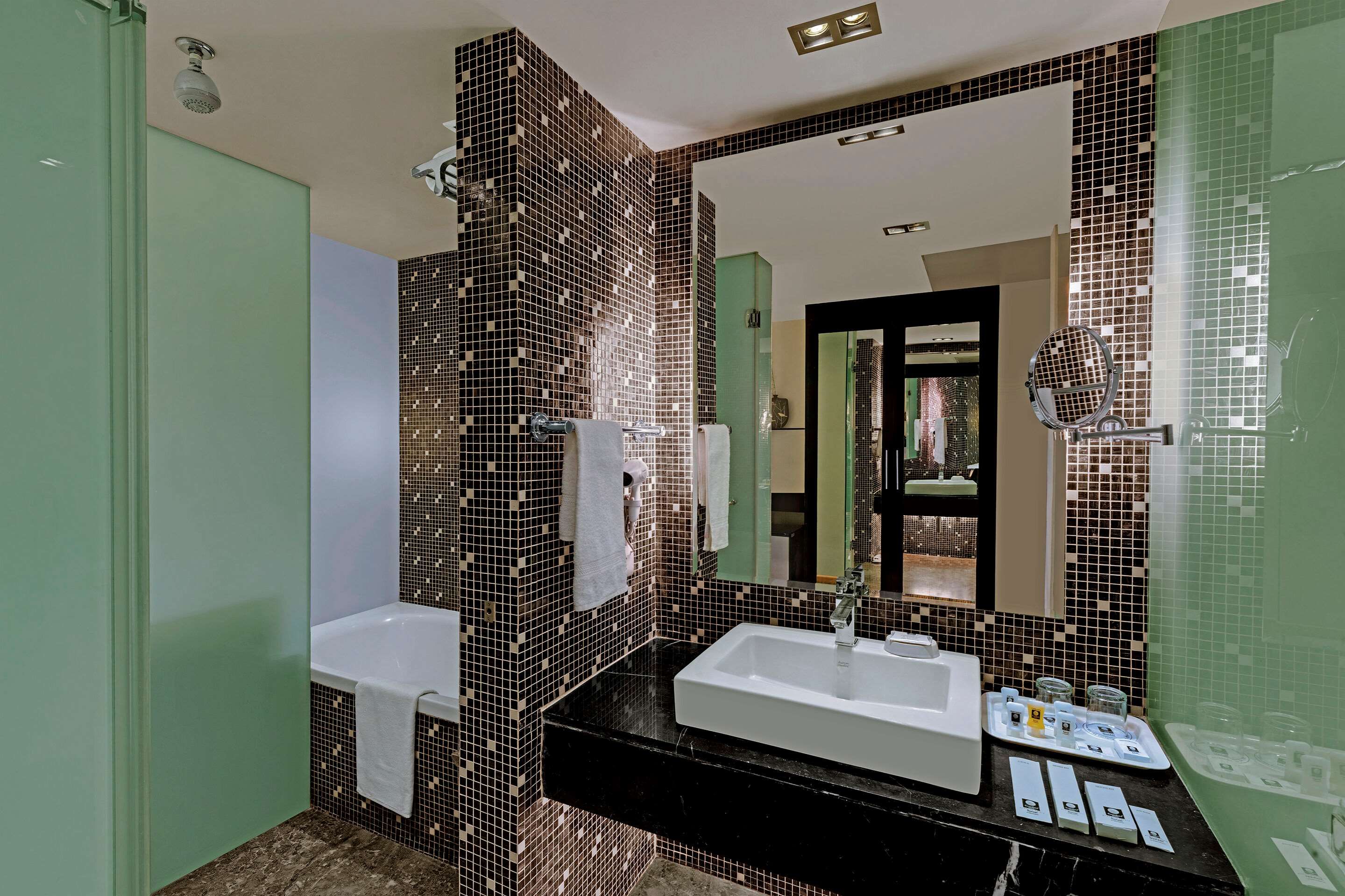 كومفورت إن سانسيت - أحمد أباد - حمام