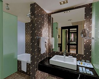 كومفورت إن سانسيت - أحمد أباد - حمام