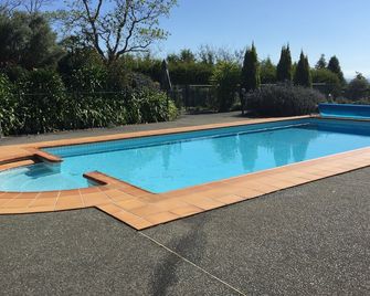 Ambury House - private garden resort with views - Havelock North - Pool