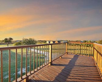 Luxury Glamping Yurt on 1 acre! - Aransas Pass - Balcony