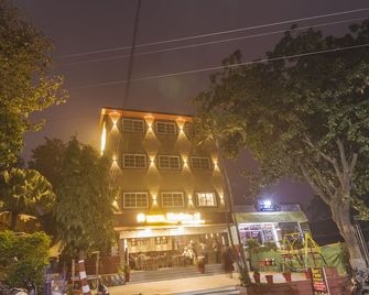 Hotel Meghdoot - Pachmarhi - Building