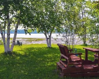 Studio 9 - 2 min du Bord de l'eau Foyer & Barbecue - Sainte-Anne-de-Beaupré - Patio