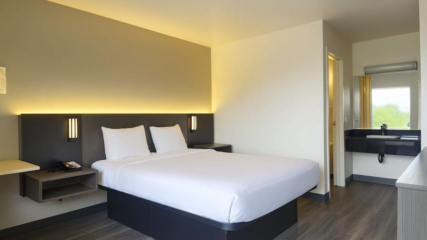 Motel 6 Minneapolis North - Roseville