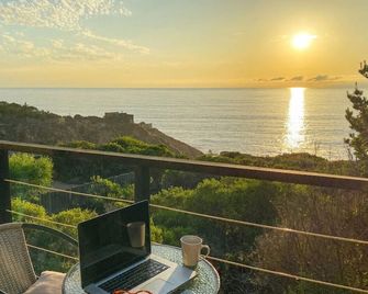 Oceanfront Cabin Estudio Roca - Quintay - Balcón