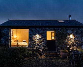 Fernwood - Clifden - Building