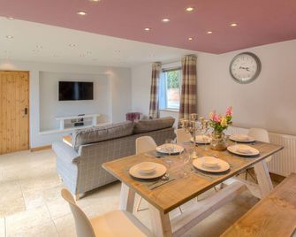 Beach Breeze Cottage - 3 Bed - Great Yarmouth - Jídelna