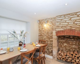 Stable Cottage - Cheltenham - Dining room