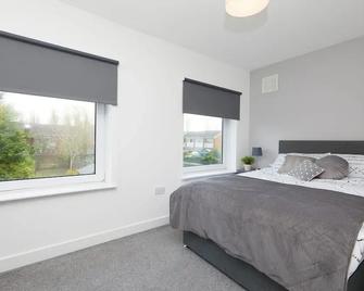 Derby 2 Bed House - Parking - Rolls Royce & Bombardier - Derby - Slaapkamer