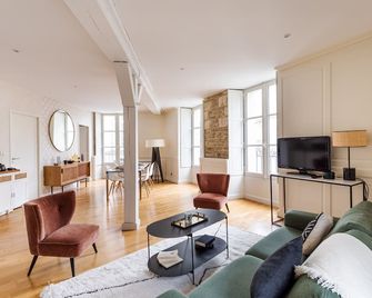 La Tourelle & l'Honoré - 2 appartements dans le Centre historique de Rennes - Rennes - Wohnzimmer