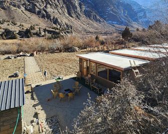 By The River Cafe & Stays - Jispa