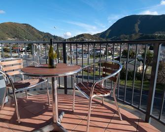 Broadway Motel - פיקטון - מרפסת