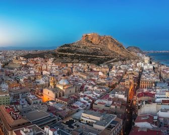 Hostal Ventura Premium - Alicante - Vista del exterior