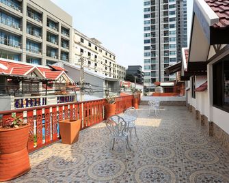 The Siam Guest House - Pattaya - Innenhof