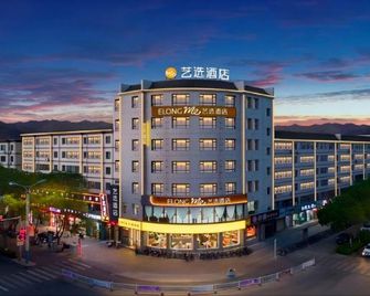 Yixuan Hotel (Zhangye Bell Tower West Station) - Zhangye - Gebouw