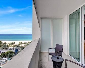 New Listing - Fontainebleau Sorrento Junior Suite - Miami Beach - Balcony
