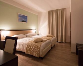 Albergo Ristorante Bismantova - Monteduro - Спальня